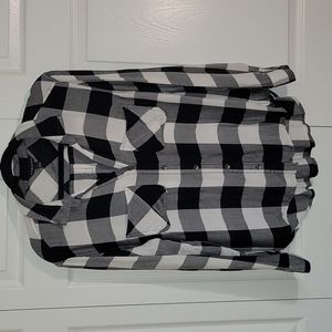 Rock & Republic long sleeve button up collard top black and white checkard large